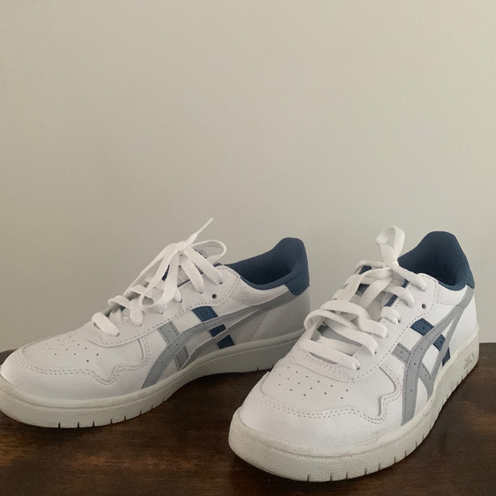 EUC! ASICS kid sneaker